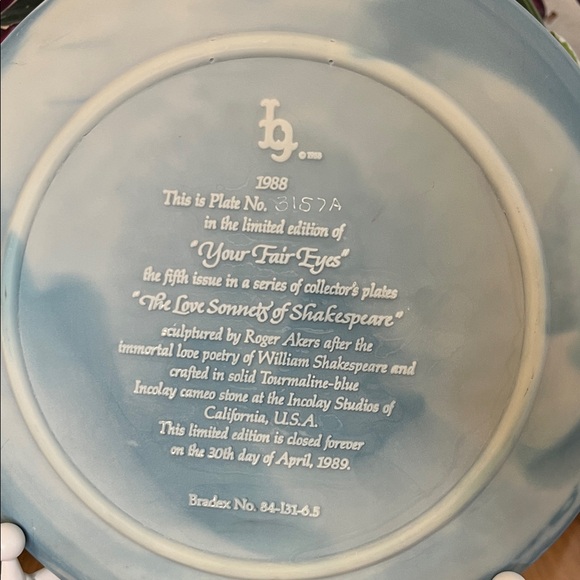 “Your Fair Eyes” Incolay Cameo Stone Plate Vintage 1988 EUC - Picture 6 of 8